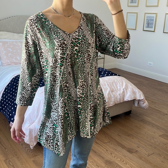 NY COLLECTION WOMEN'S PLUS SIZE PRINTED HANDKERCHIEF-HEM TOP GREEN SIZE 1X - Picture 2 of 11